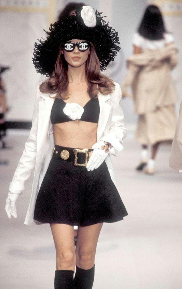 Versace's Most Iconic Runway Looks From the '90s  Runway fashion couture, 90s  runway fashion, Fashion