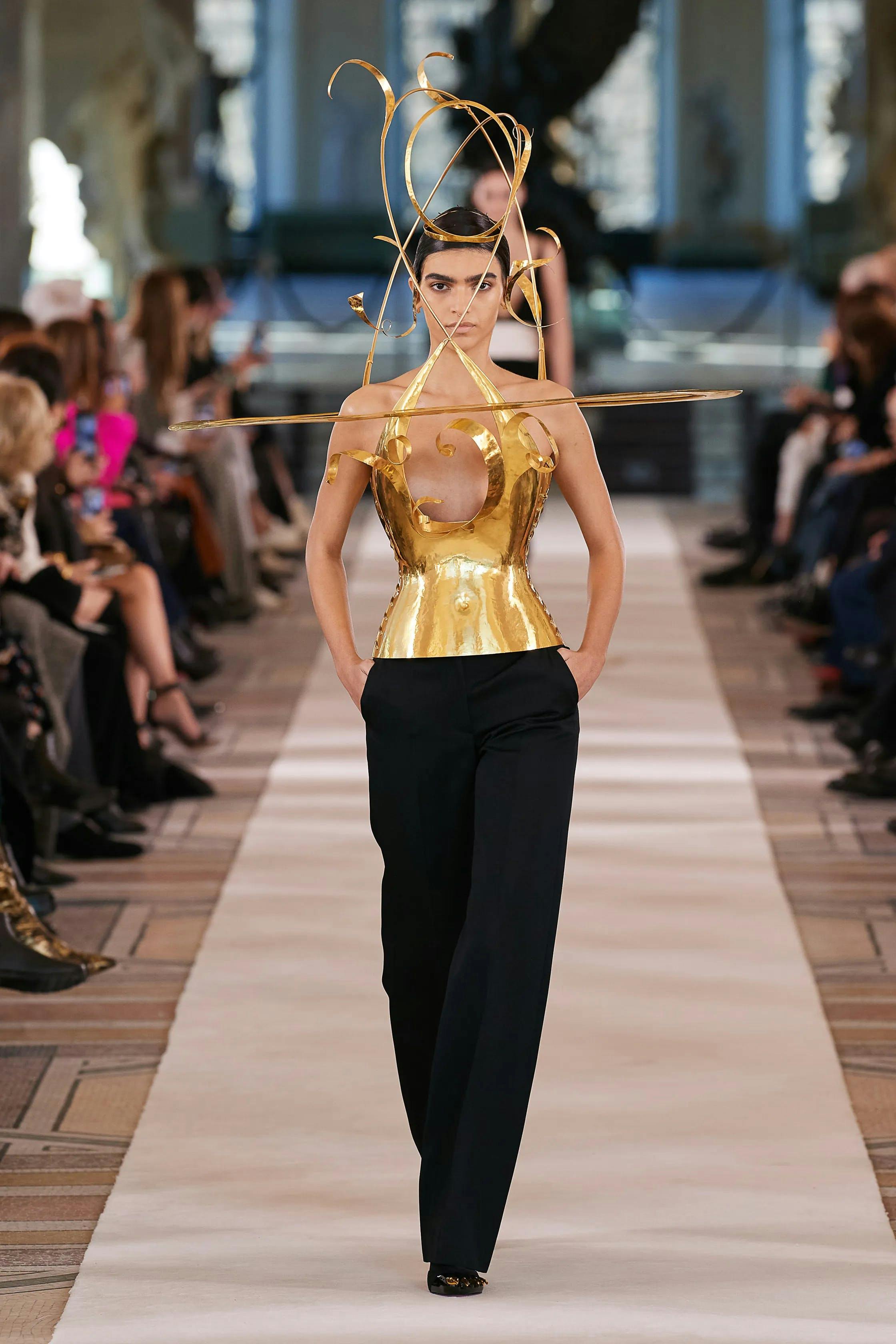 Spring-Summer 2022 Haute Couture Show - DÉFILÉS HAUTE COUTURE - Women's  Fashion
