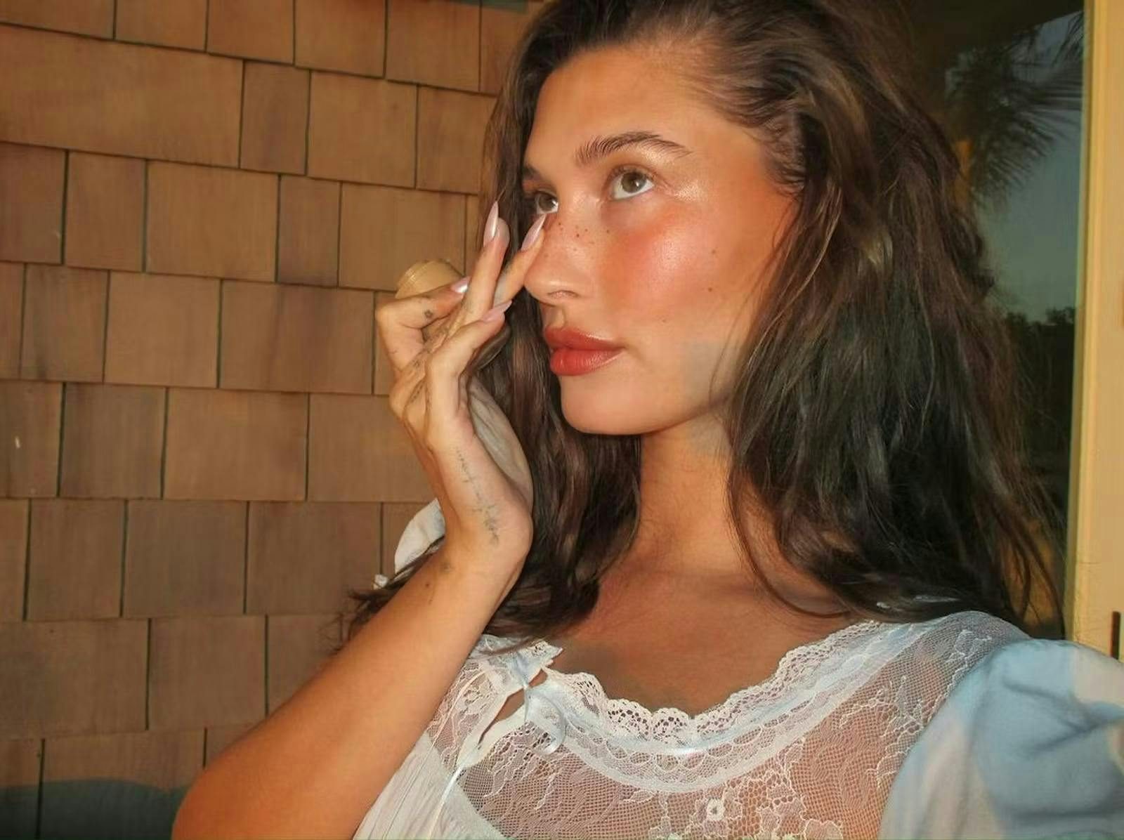 hailey bieber pregnancy makeup