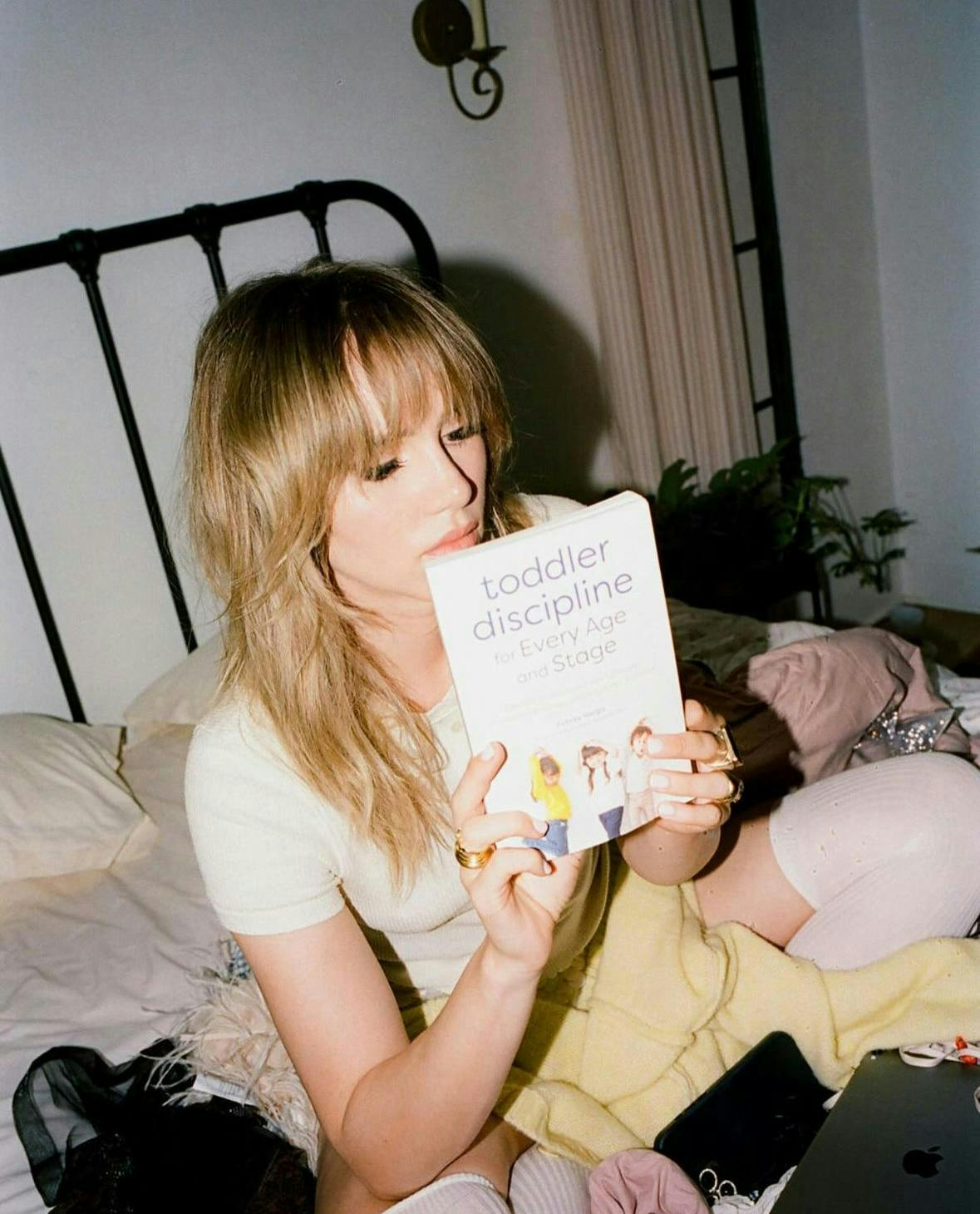 Suki Waterhouse posing in bed. Photo courtesy of Instagram/ @sukiwaterhouse.